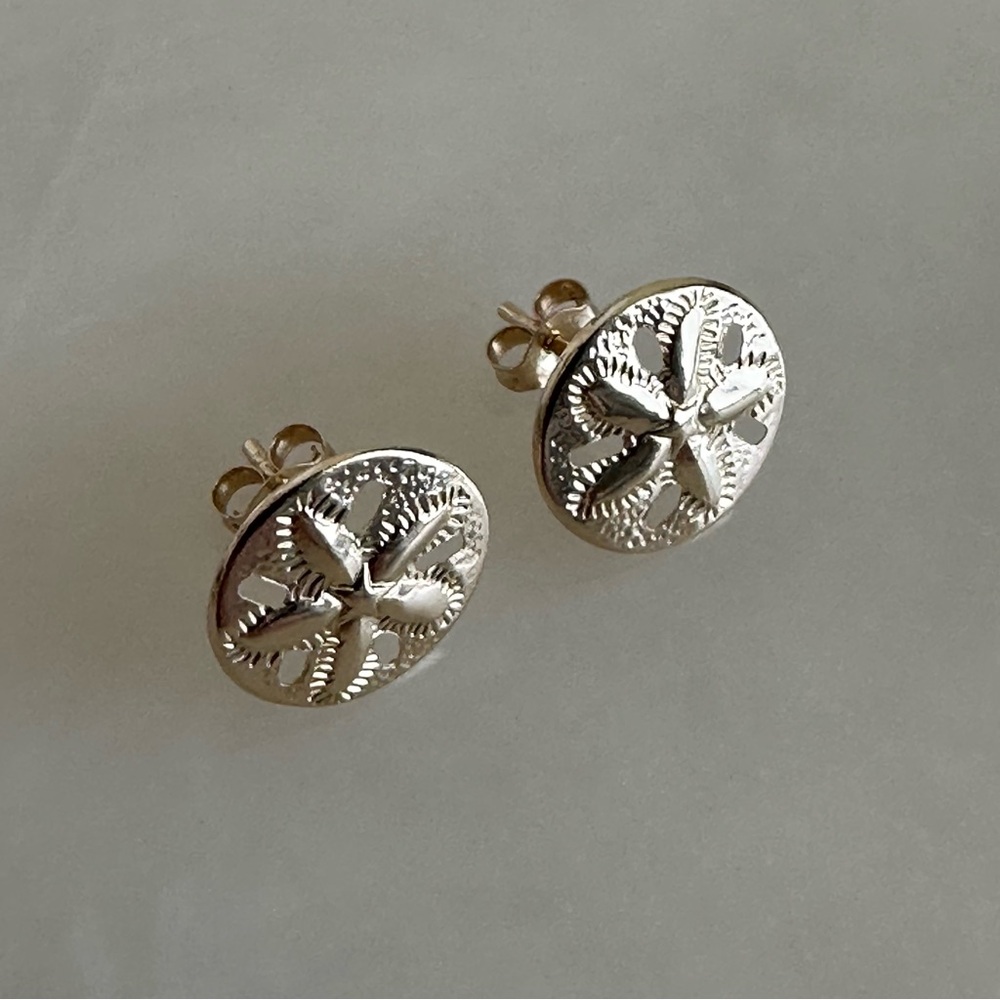 14k Solid Gold Sand Dollar Stud Earrings